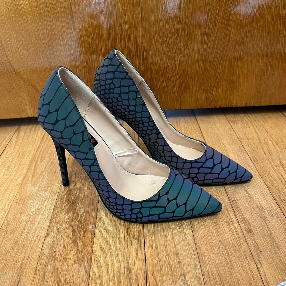 Elegant Iridescent heels